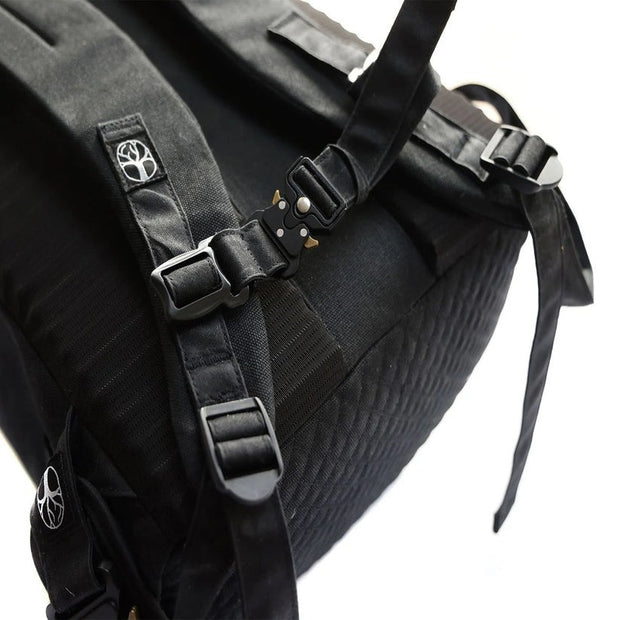 wentworth moto sidekick waxed canvas motorcycle backpack straps
