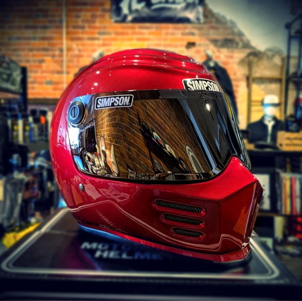 simpson-outlaw-bandit-motorcycle-helmet-candee-red-with-gold-shield